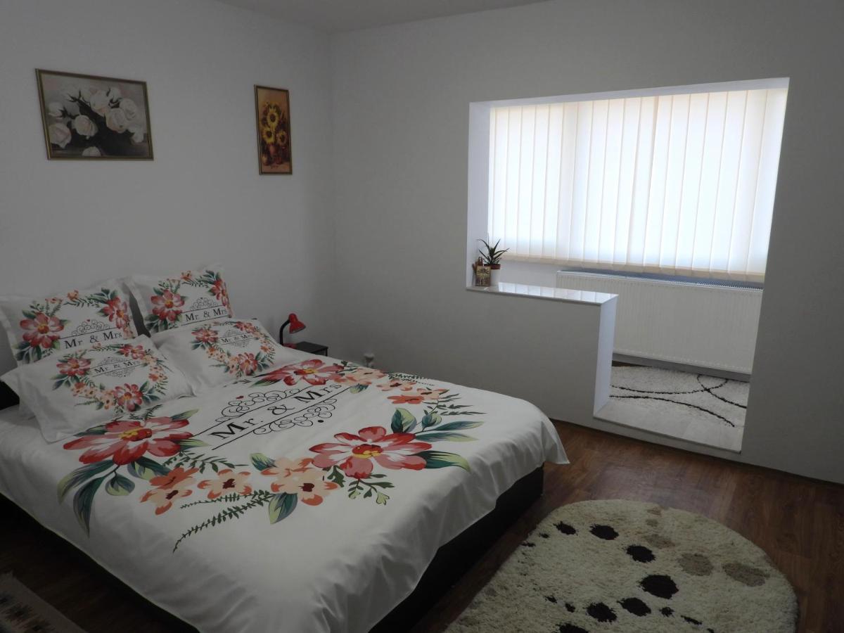 Simoliv Home Otopeni Exteriör bild